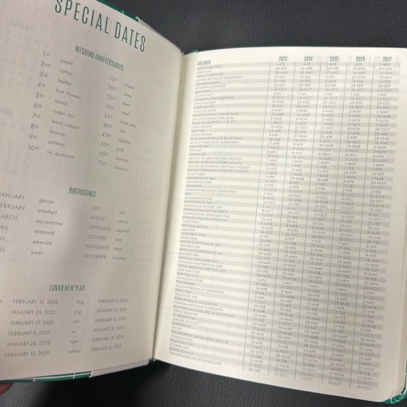 Brand new Paper Source 2024 Planner - Picture 5 of 8